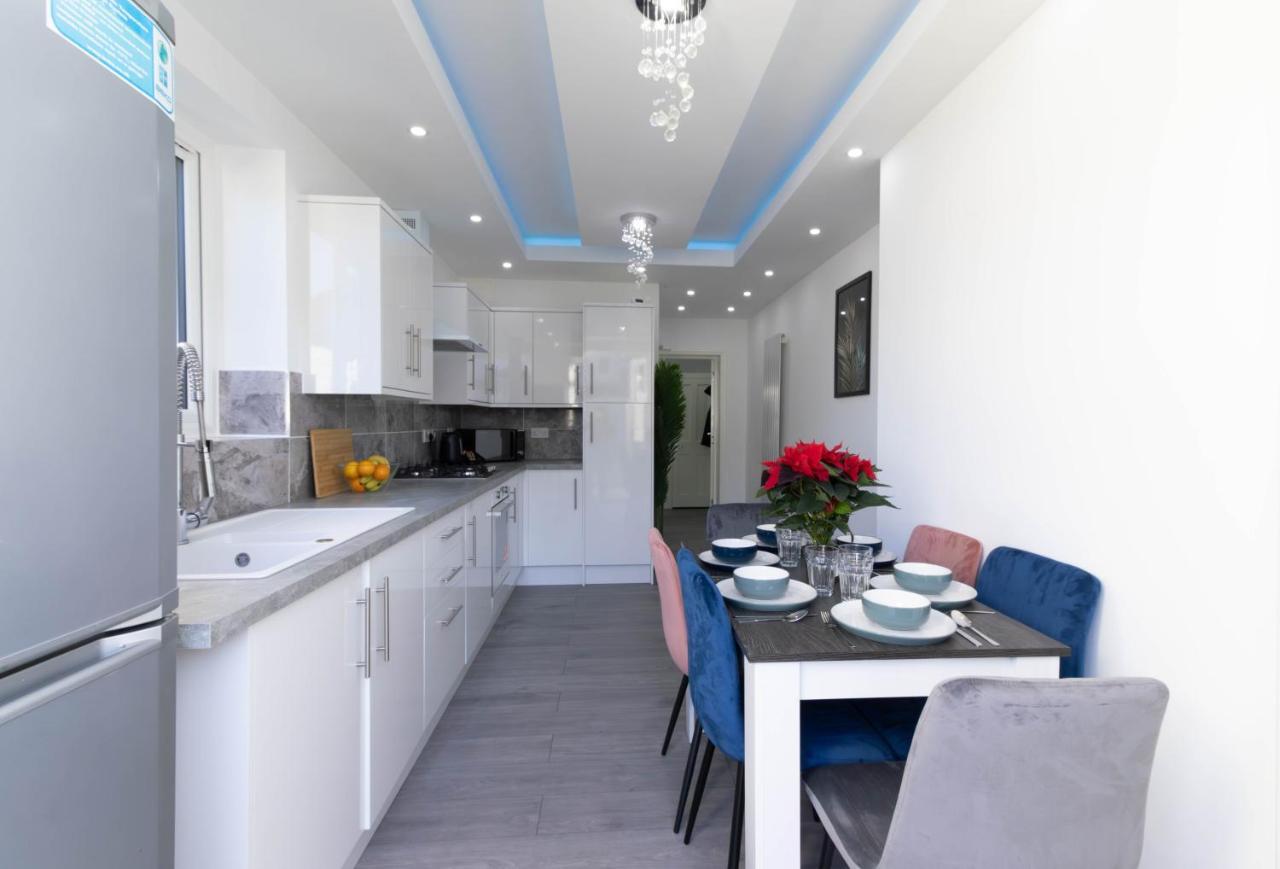 Open Mind Property - 6 Luxury Bedrooms With Free Parking Portsmouth Exterior photo