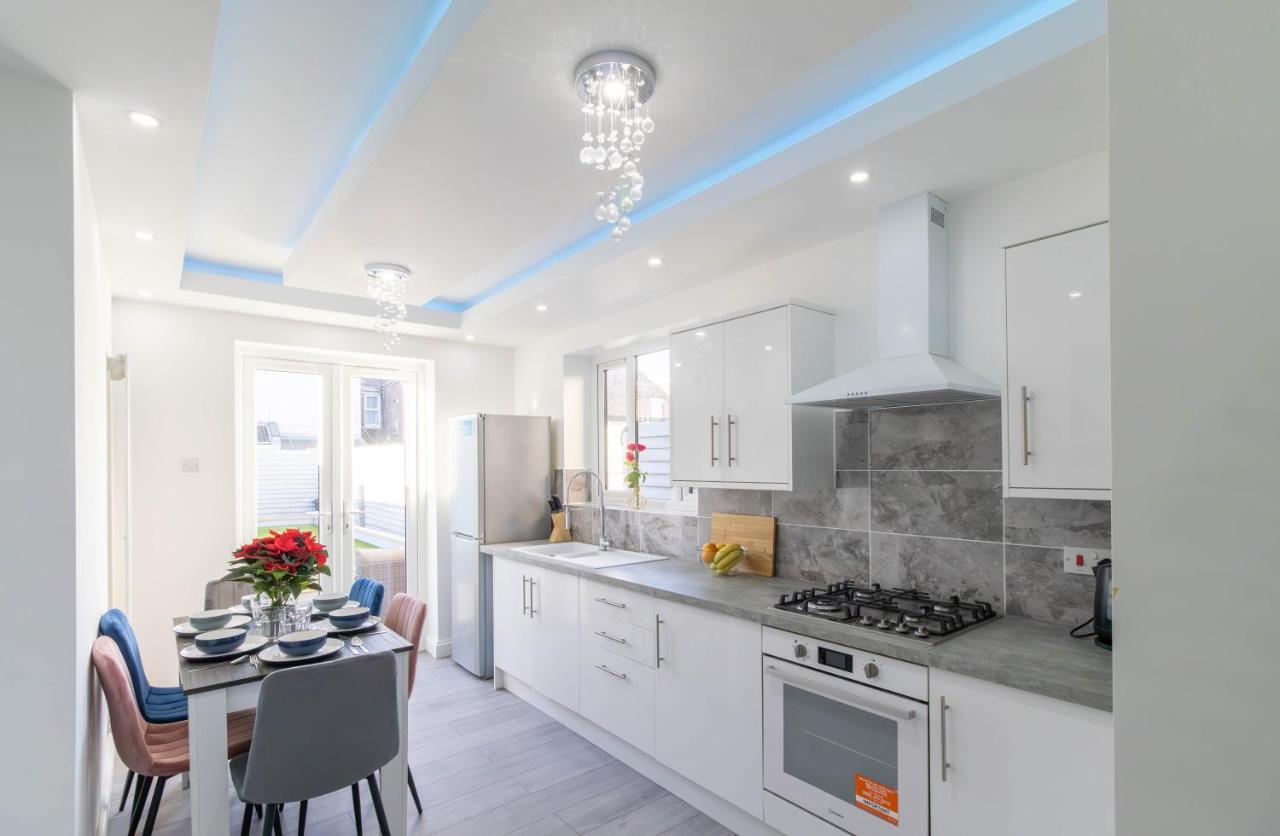 Open Mind Property - 6 Luxury Bedrooms With Free Parking Portsmouth Exterior photo